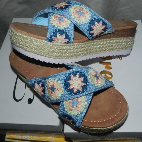 Forever Link Women's Phenomenal-67 Espadrilles Sandals Floral Blue🆕FAST😮‍💨⚡🚚 - Picture 1 of 16